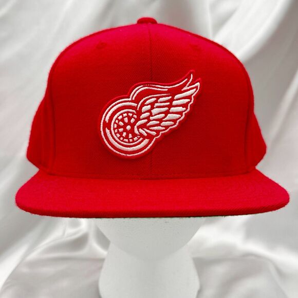 Mitchell & Ness Detroit Red Wings Red Snapback Hat - Classic NHL Logo Adjustable - Picture 1 of 7